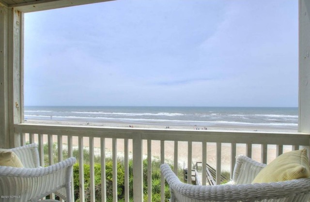 Beachfront Condo with Amazing Ocean Views and Great Amenities