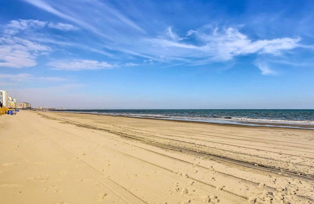 Beachfront Condo in Myrtle Beach w/Pool Access