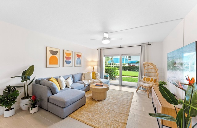 Beachfront Condo w/Pool, Pier Access & Chic Design!