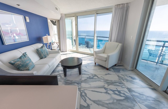 Beachfront condo w/balcony & beach access