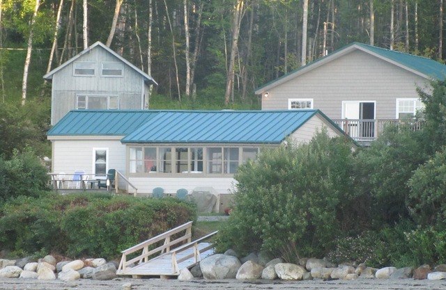BEACHFRONT COTTAGE ON FRENCHMAN'S BAY Sleeps 7! Only 5 miles from ACADIA!