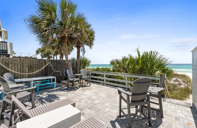 Beachfront Estate – Sleeps 40, Perfect for Family Reunions, Weddings & Groups