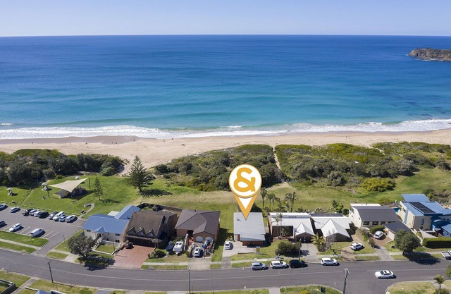 BEACHFRONT ESCAPE Jones Beach Kiama - Direct beach access & great views. RELAX.
