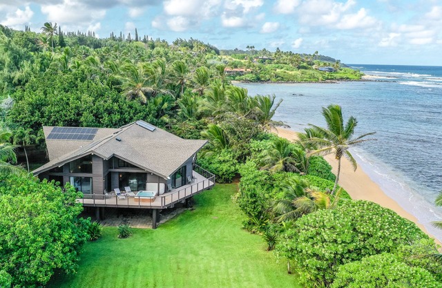Beachfront estate with ocean views, private hot tub, beach gear & enclosed yard