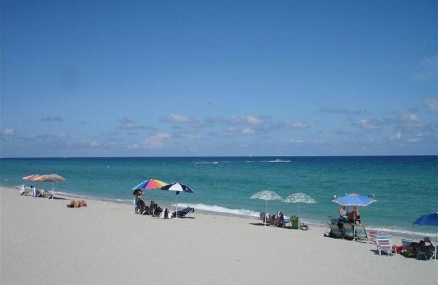 Beachfront, Hollywood Beach Available NOW
