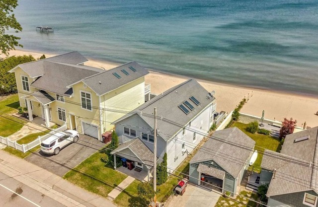 Beachfront Home On Lake Ontario W/60 ft Of Private Beach