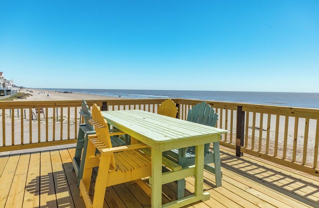 Beachfront Home w/Great Gulf Views, Open Plan, Quick Beach Access