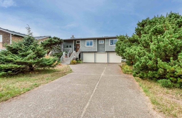 Beachfront Home with Beach Access, Deck and Sweeping Ocean Views