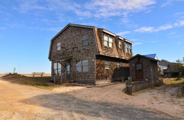 Beachfront Home with Beautiful Views of the Delaware Bay