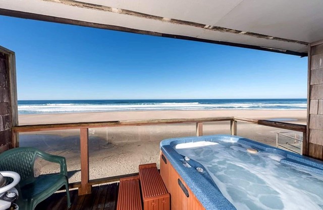 Beachfront, Hot Tub, BBQ | Oceanside Escape