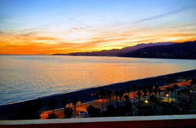 Beachfront: Magnificent 2-bedroom apartment on the Costa Tropical (Andalusia)