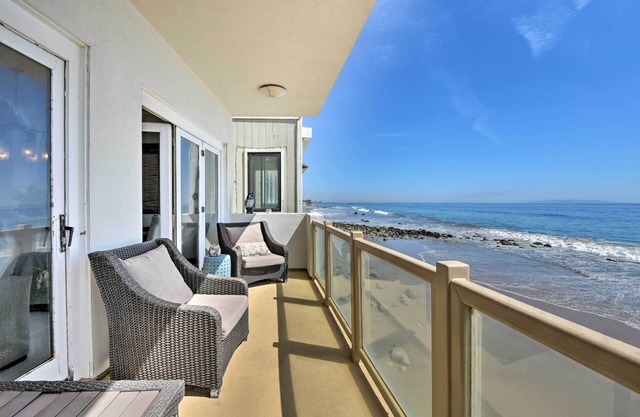 Beachfront Malibu House w/Sauna & Ocean-view Deck