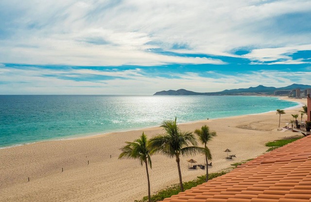 Beachfront Paradise, right on the ocean!