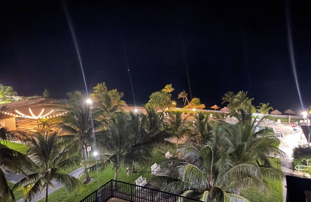 Beachfront Paradise - Condo Living with Hotel Quality