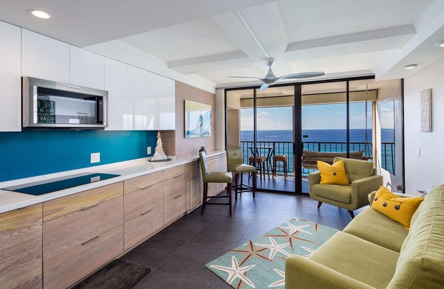 BEACHFRONT PARADISE - DIRECT OCEAN VIEW - TENNIS, POOL, JACUZZI, A/C, W/D