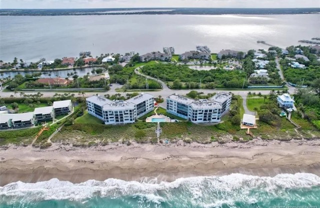 Beachfront remodeled condo in Hutchinson Island