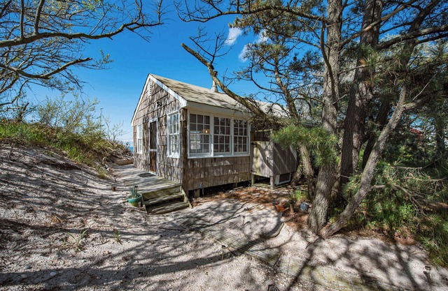Beachfront Romance: Rustic Home w/Private Beach