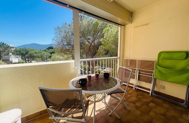 Beachfront T3 Apartment with Parking & Balcony – 30m from Argelès Plage
