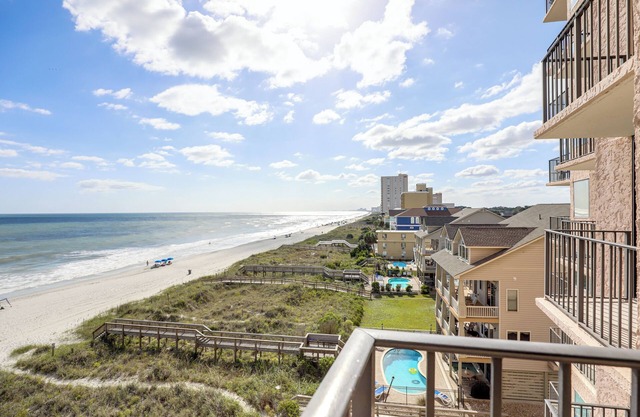 Beachfront Bliss! Airy North Myrtle Beach Condo