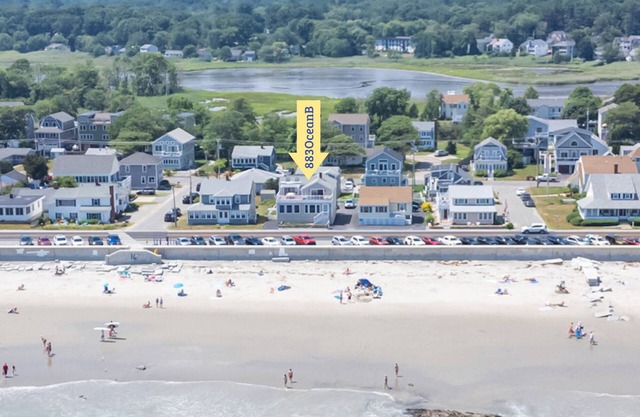 Beachfront Vacation Home w/Huge Deck & Sunroom, Steps from NH's Top Surf Spot