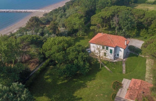 Beachfront villa with park and beach ideal for families with children