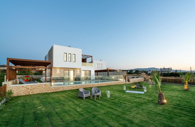 Beachfront Villa w/ 2 Private Pools, Kids Playground & BBQ, suited for events