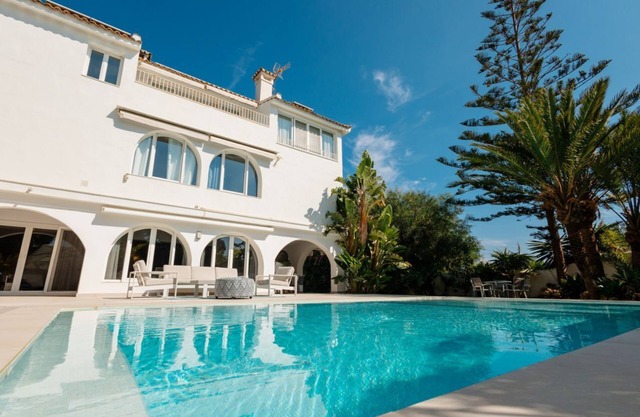 Beachfront villa with heated pool in Costabella, Marbella