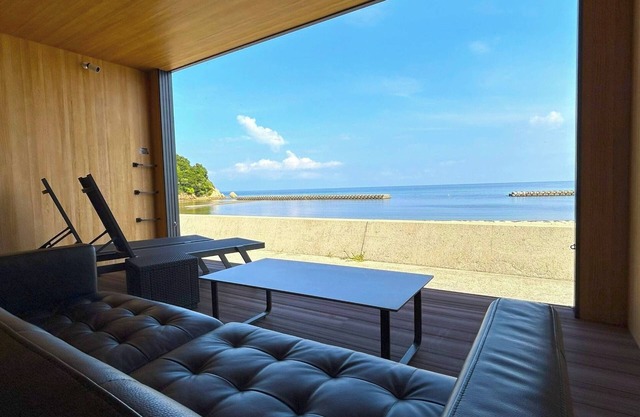 Beachfront villa with sauna just 30 seconds walk to the sandy beach/Awaji Hyōgo