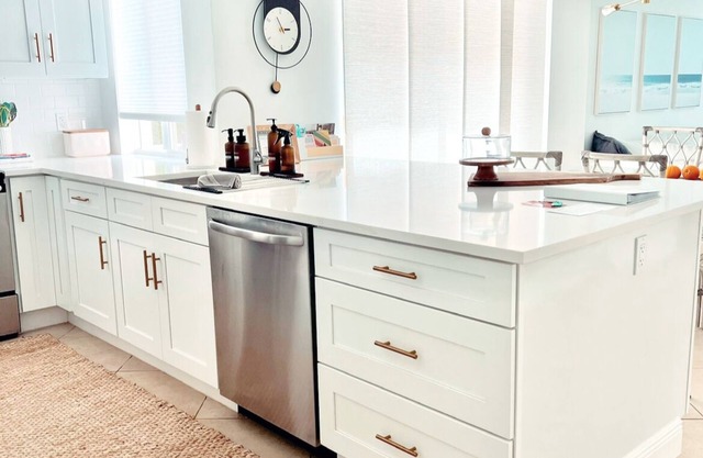 Beachside Modern Wellness Condo @ Jupiter Bay Resort, 2 bed/3 bath