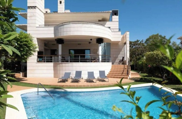 Beachside Villa in Puerto Marina, Benalmadena