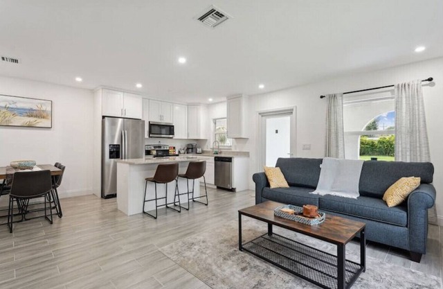 Beachtown Bliss 2mil to downtown