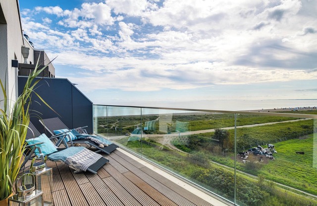 "BeachViewOne": Holiday apartment right on the beach with sauna, balcony & Baltic Sea view