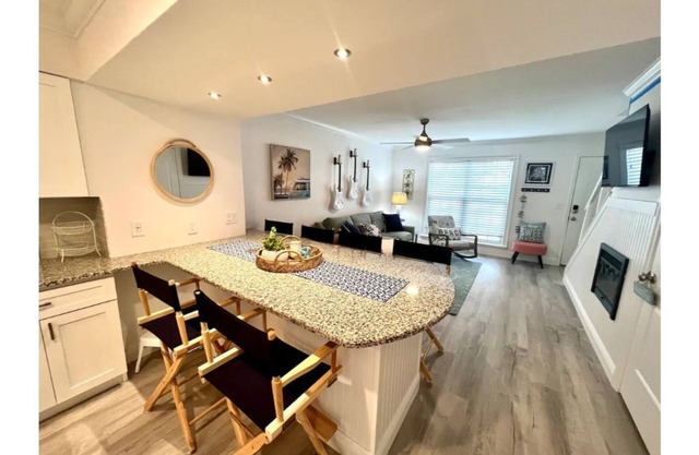 Beachy 2bd Townhouse w/Garage