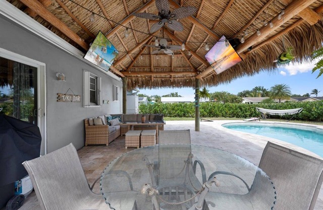 Beachy Chic Bungalow - Pool Home with Tiki Hut Located in the Heart of Jupiter