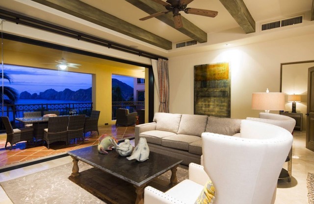 Beachy Elegant 2-Bd at Desirable Hacienda Beach Club. Open Floorplan
