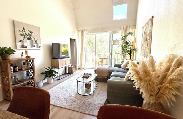 Beachy Malibu Loft - Pool/Tennis/Gym