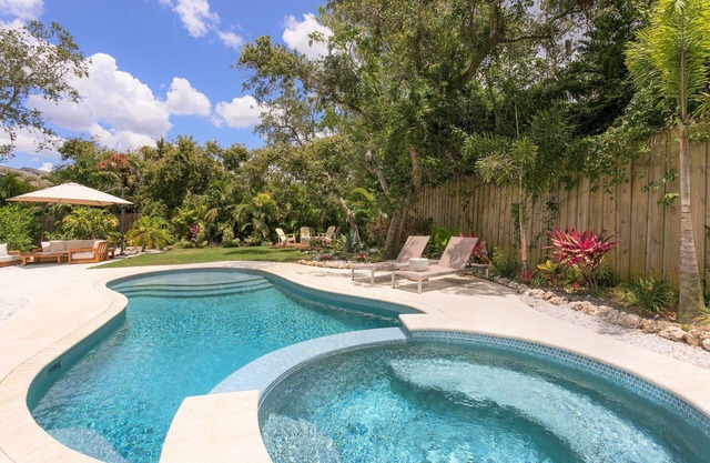 BEACHY PARADISE close to Siesta Key!