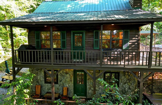 Bear Bottoms with Fireplace & Hot Tub