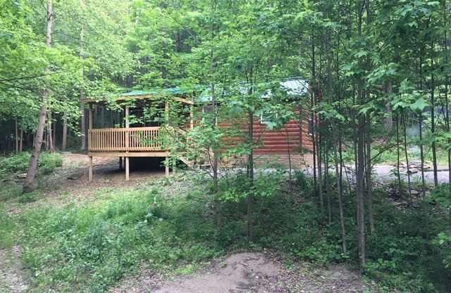 Bear Cabin, Hocking Hills