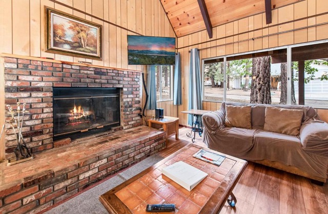 Bear Crossing - Walk to Snow Summit! Visit this charming mountain home compete with foosball table