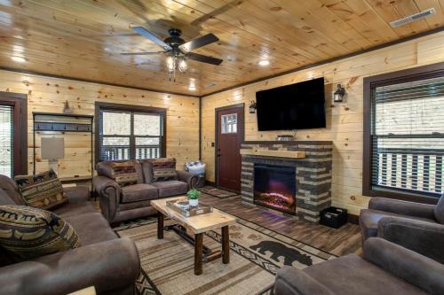 Bear Hollow Lodge HotTub FirePit GameRoom MORE