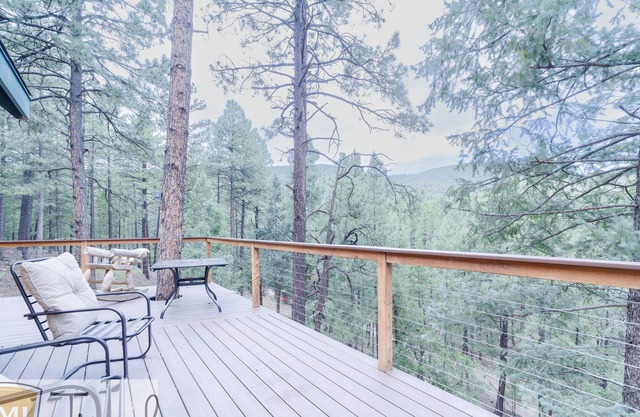 Bear Mountain Hideaway *Pool Table *Family Friendly *BBQ *In the Pines *Hiking & Biking