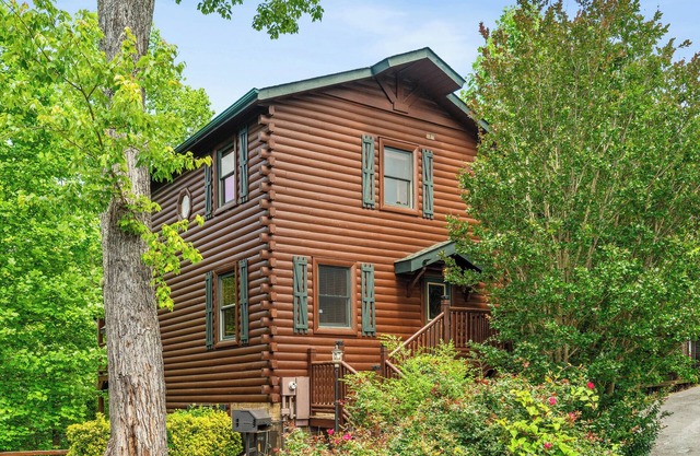 Bear Path Lodge - Hot Tub, Fireplace, Game Room, Minutes to downtown Gatlinburg
