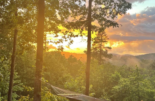“Bear Paw Resort” View’s, Privacy, Covered decks, Outdoor spaces, Easy accessn