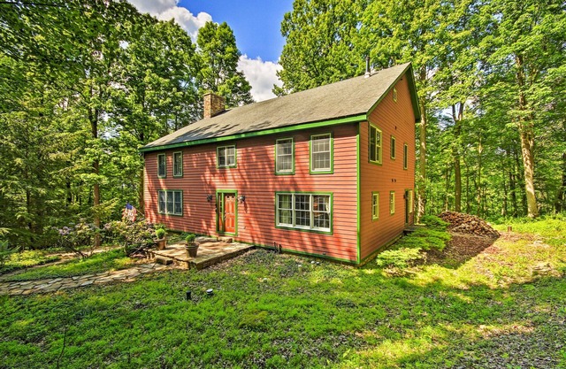Bear's Eye View' - Mountain Retreat w/Hot Tub!