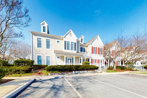 Bear Trap - 45B Willow Oak Avenue