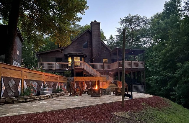 Bearadise- Dog Friendly with Incredible Outdoor Space, Fire Pit, and EV Charger