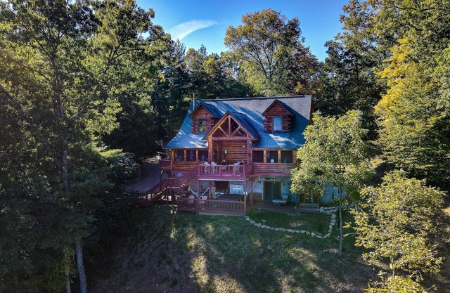 Bearfeet Retreat | Log Cabin in the Blue Ridge Mountains