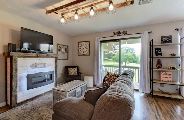 Bears Den - Gated Comm/Pool/Hot Tub/Golf Resort - Close to Strip/Shopping