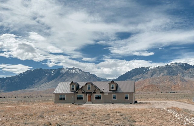 Beartooth Retreat - EPIC Mountain Views! Near Cody WY and Red Lodge MTn